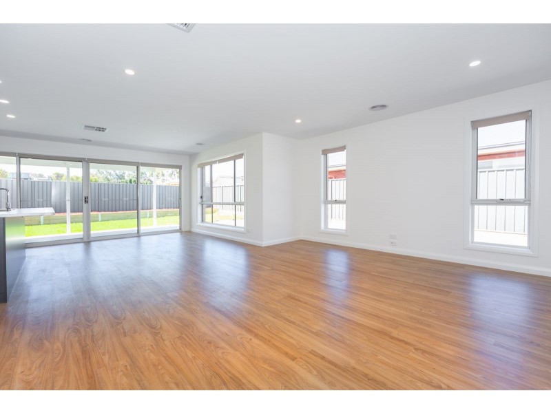 23 Mclaren Boulevard, Thurgoona NSW 2640