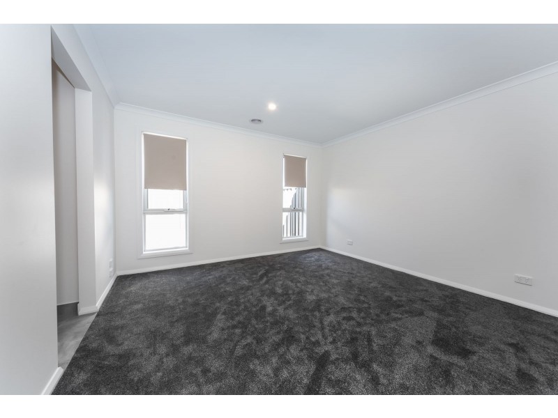 23 Mclaren Boulevard, Thurgoona NSW 2640