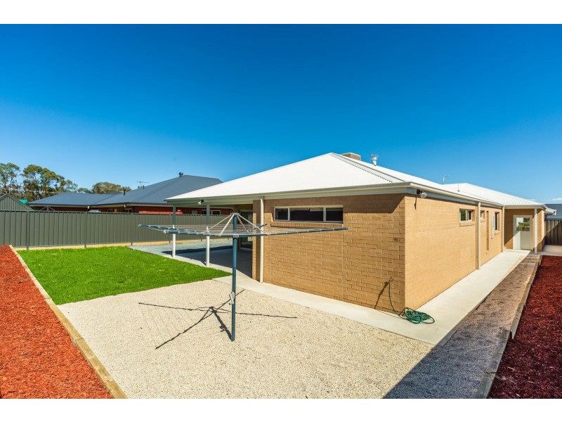 23 Mclaren Boulevard, Thurgoona NSW 2640