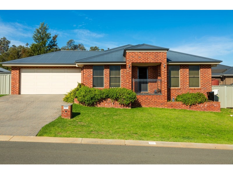 10 Friarbird Way, Thurgoona NSW 2640