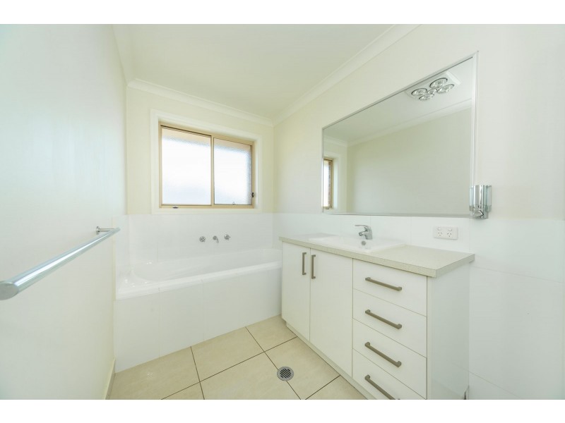 10 Friarbird Way, Thurgoona NSW 2640