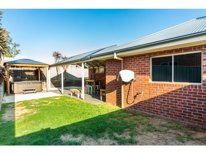 10 Friarbird Way, Thurgoona NSW 2640