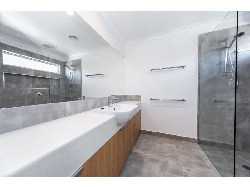 23 Mclaren Boulevard, Thurgoona NSW 2640