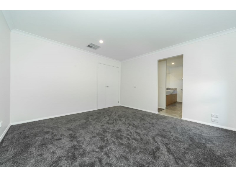 23 Mclaren Boulevard, Thurgoona NSW 2640