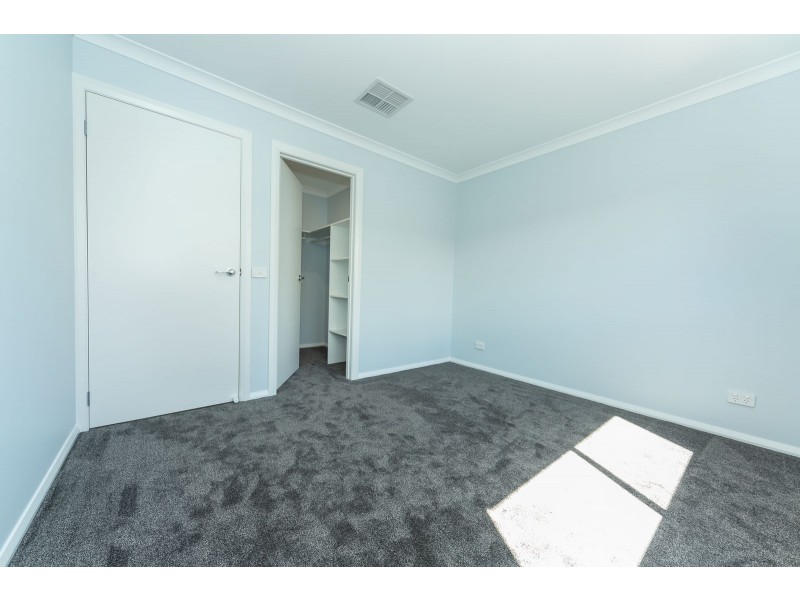 23 Mclaren Boulevard, Thurgoona NSW 2640