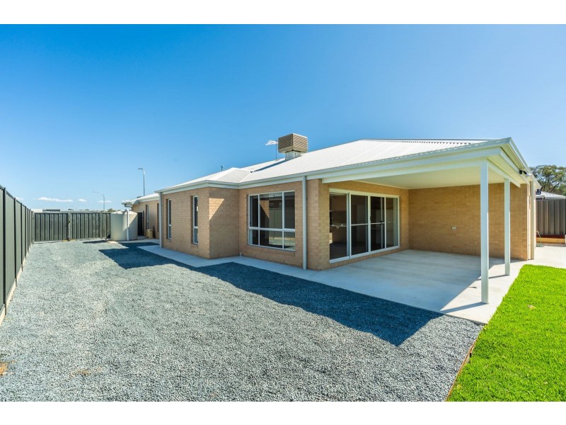 23 Mclaren Boulevard, Thurgoona NSW 2640