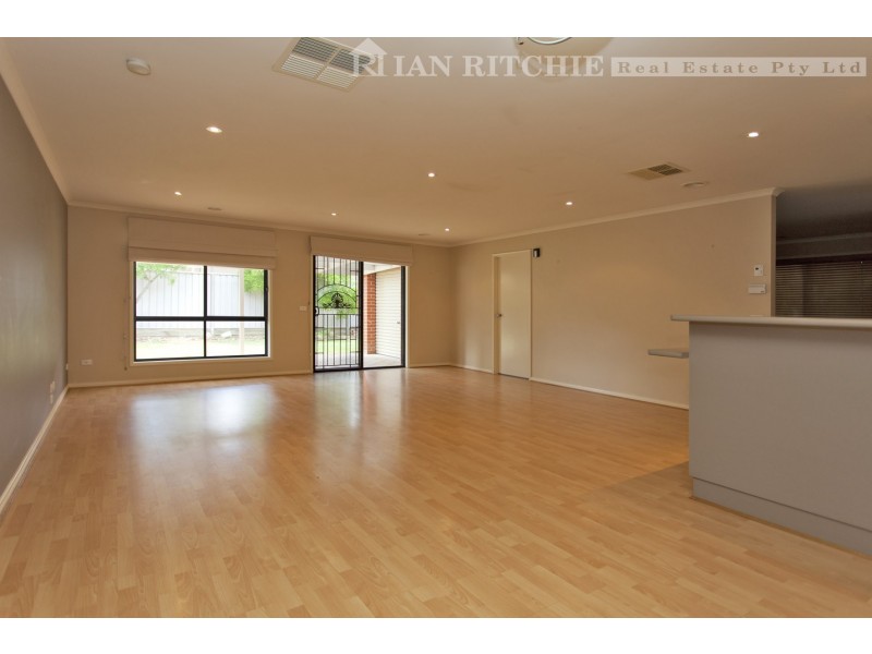 19 Adams Court, Thurgoona NSW 2640