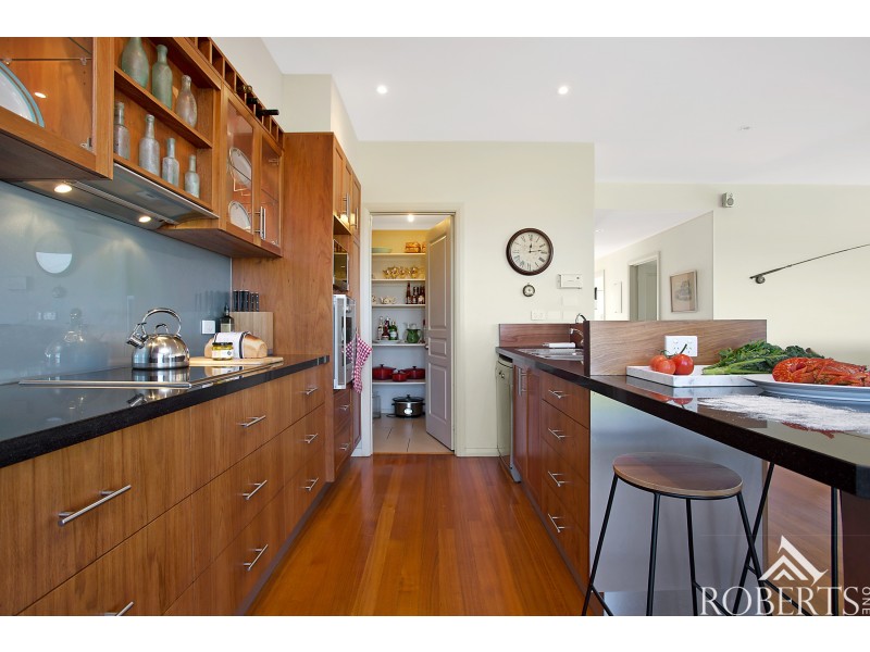 24 Schomberg Road, Peterborough VIC 3270