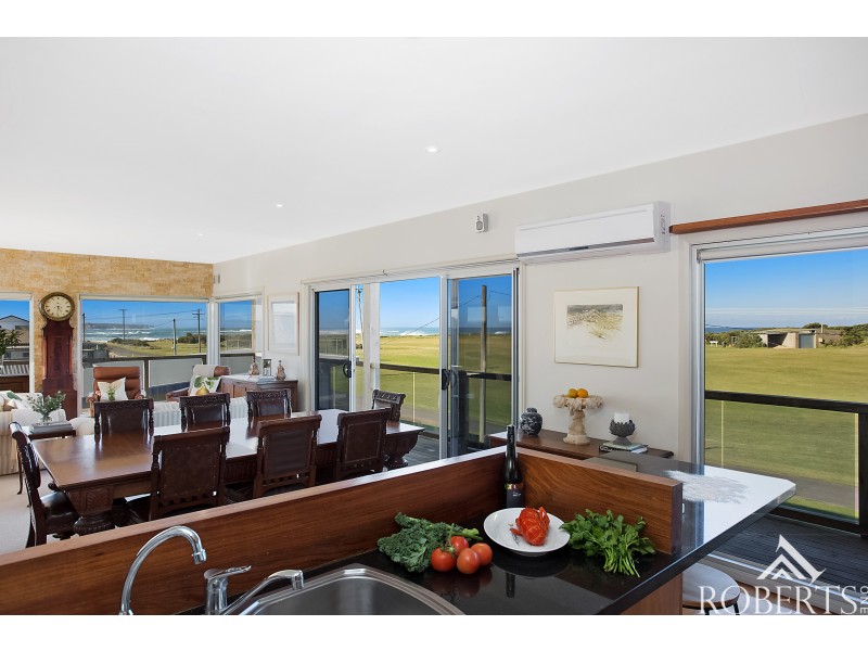 24 Schomberg Road, Peterborough VIC 3270