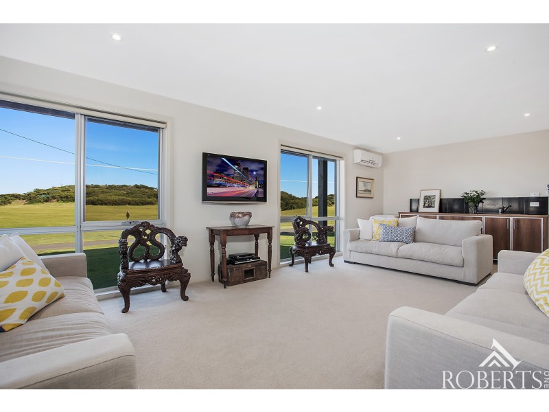 24 Schomberg Road, Peterborough VIC 3270