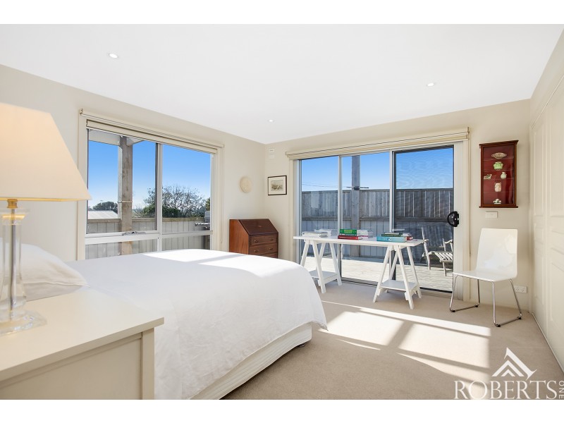 24 Schomberg Road, Peterborough VIC 3270