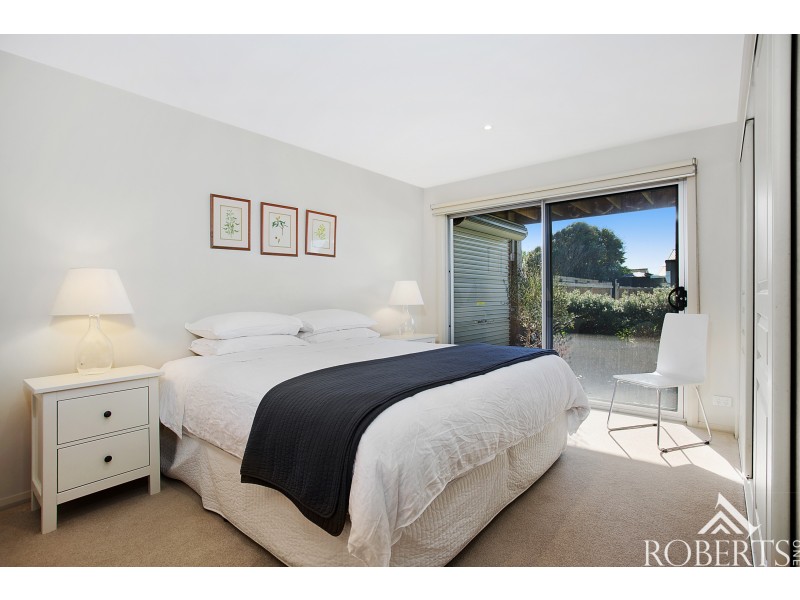 24 Schomberg Road, Peterborough VIC 3270