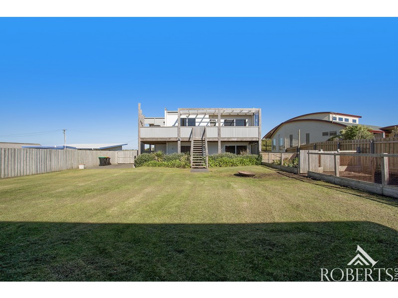 24 Schomberg Road, Peterborough VIC 3270