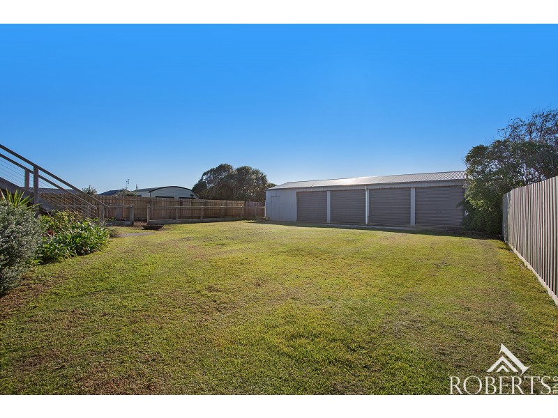 24 Schomberg Road, Peterborough VIC 3270