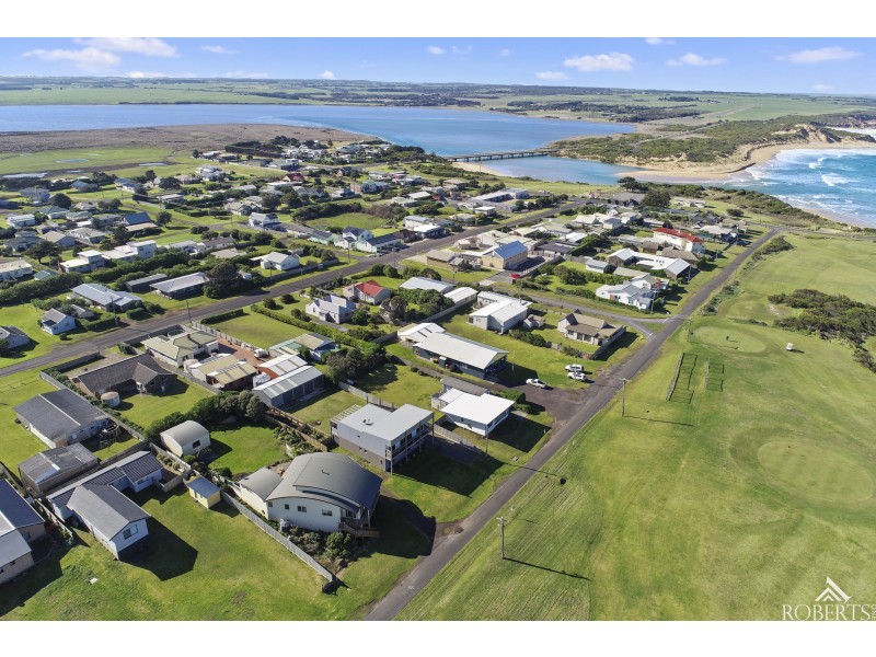 24 Schomberg Road, Peterborough VIC 3270
