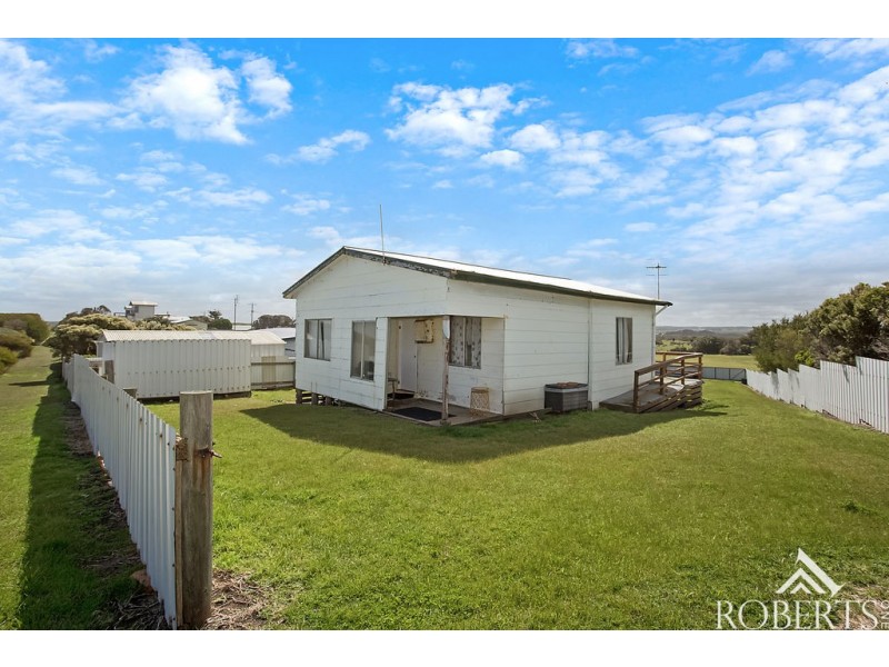 39 Merrett Street, Peterborough VIC 3270