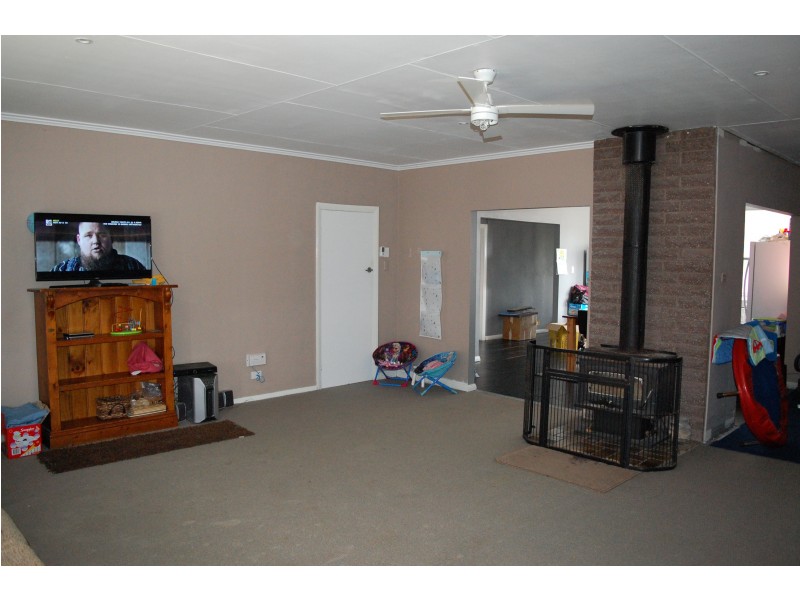 37 Glenormiston Road, Noorat VIC 3265