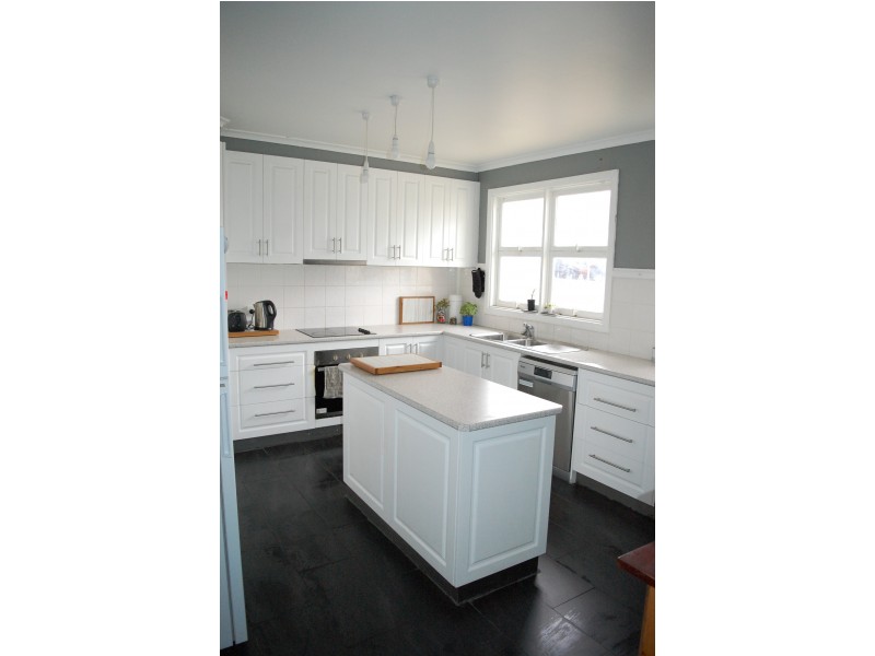 37 Glenormiston Road, Noorat VIC 3265