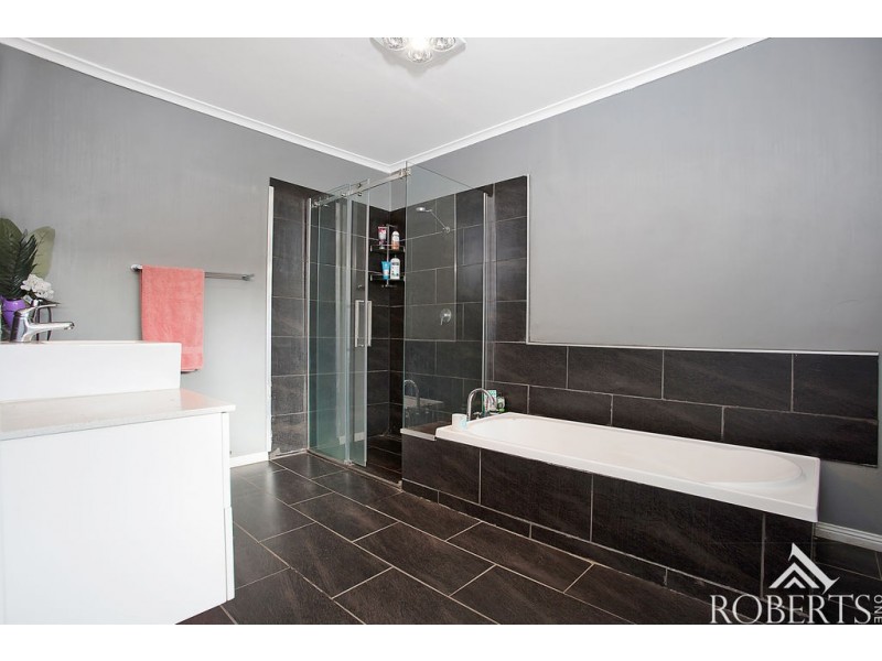 37 Glenormiston Road, Noorat VIC 3265