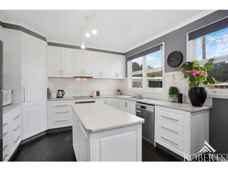 37 Glenormiston Road, Noorat VIC 3265