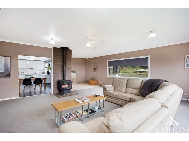 37 Glenormiston Road, Noorat VIC 3265