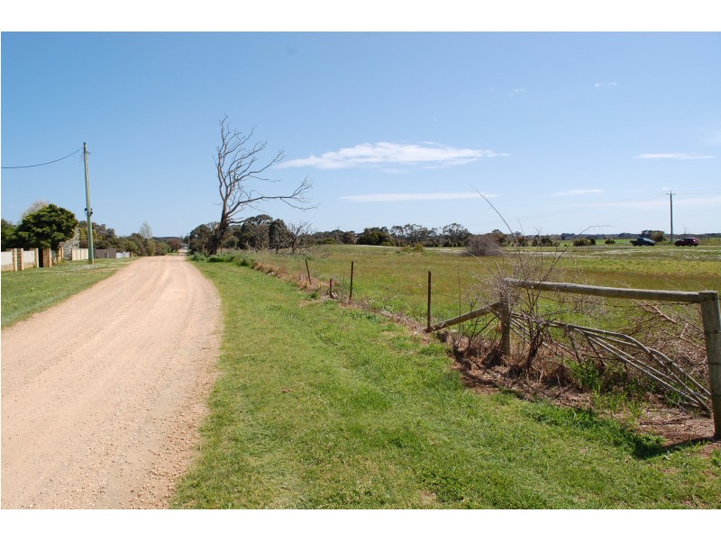 12 Clarke Street, Allansford VIC 3277