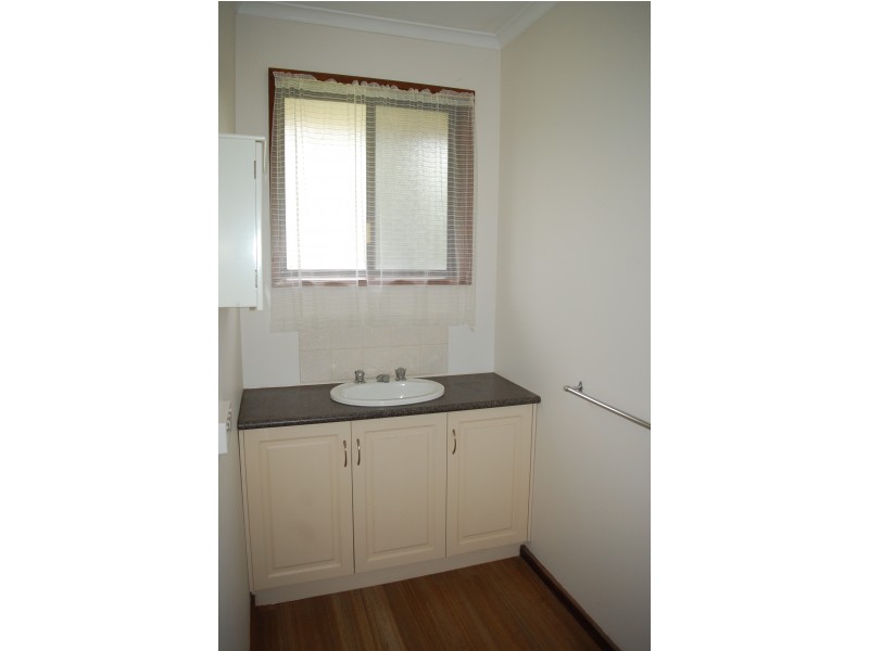 27 Anzac Avenue, Koroit VIC 3282