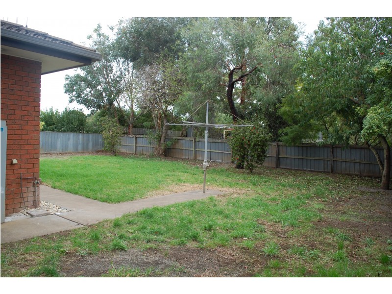 27 Anzac Avenue, Koroit VIC 3282