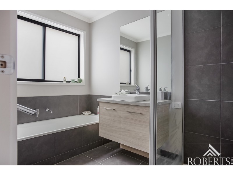 64 Dennington Rise, Dennington VIC 3280