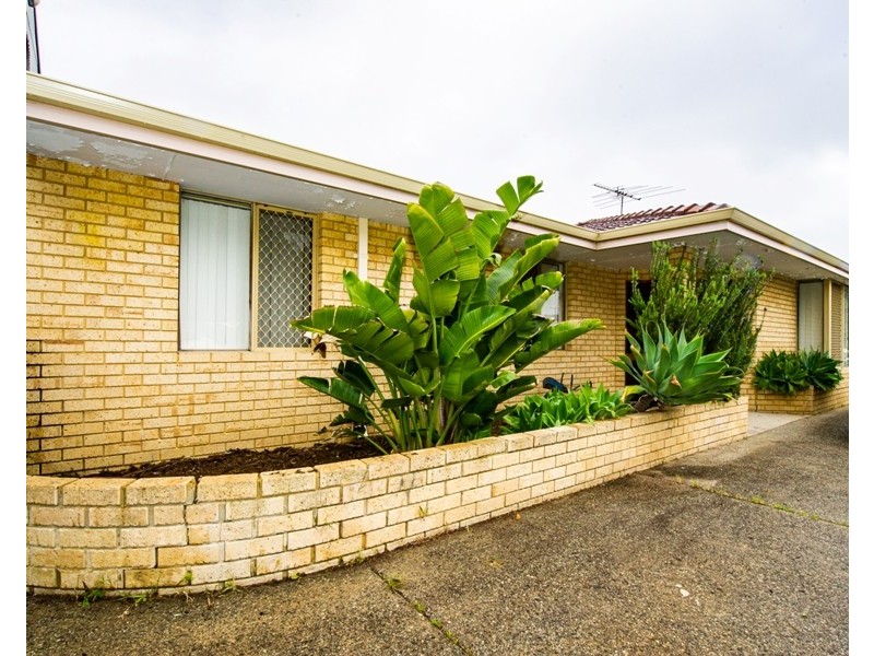 220A Carrington Street, Hilton WA 6163