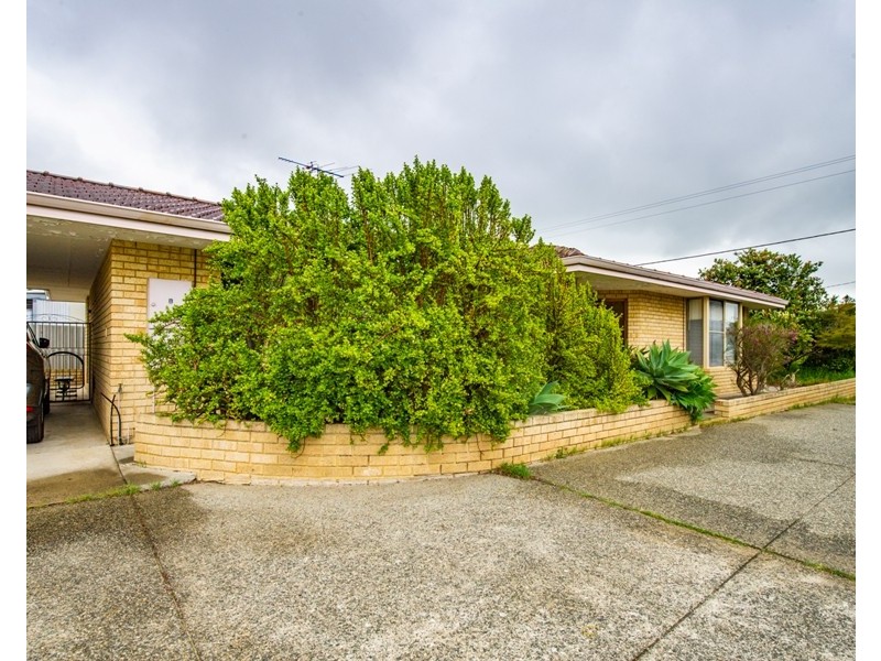 220B Carrington Street, Hilton WA 6163