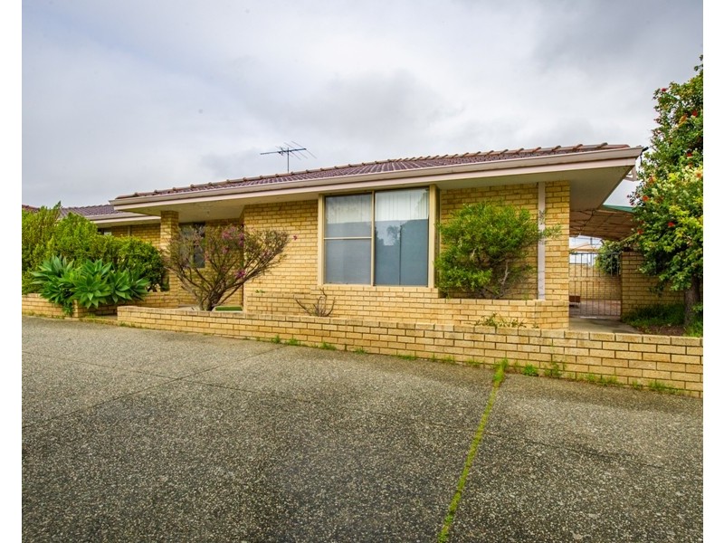 220B Carrington Street, Hilton WA 6163