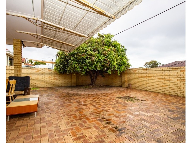 220B Carrington Street, Hilton WA 6163