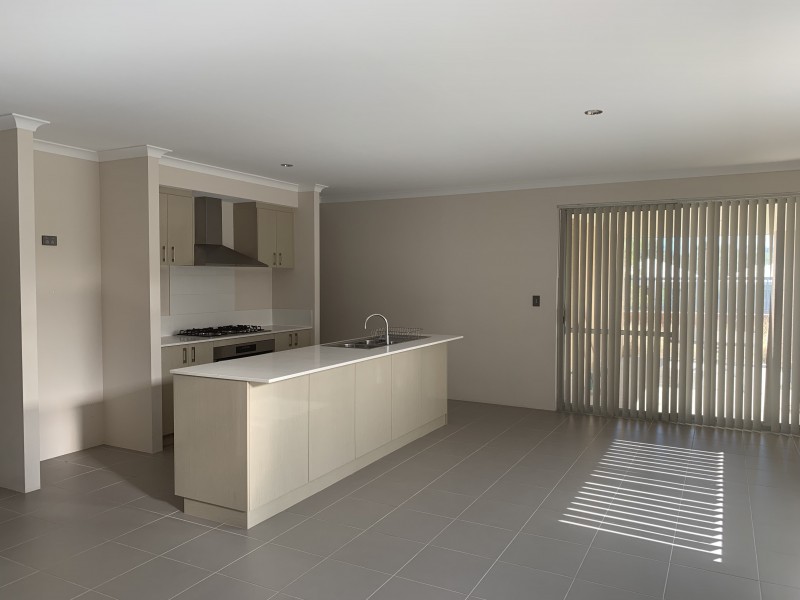 10 Tiliqua Crescent, Wandi WA 6167