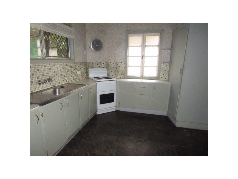 4 William Street, Bundamba QLD 4304