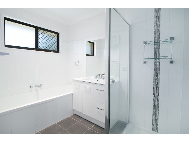 7 WHISSEN COURT, Collingwood Park QLD 4301