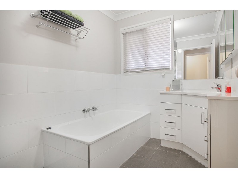 8 Scullin Street, Collingwood Park QLD 4301
