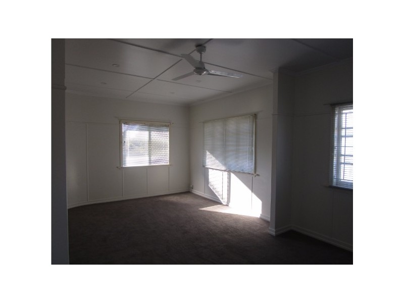 44 Nimmo, Booval QLD 4304