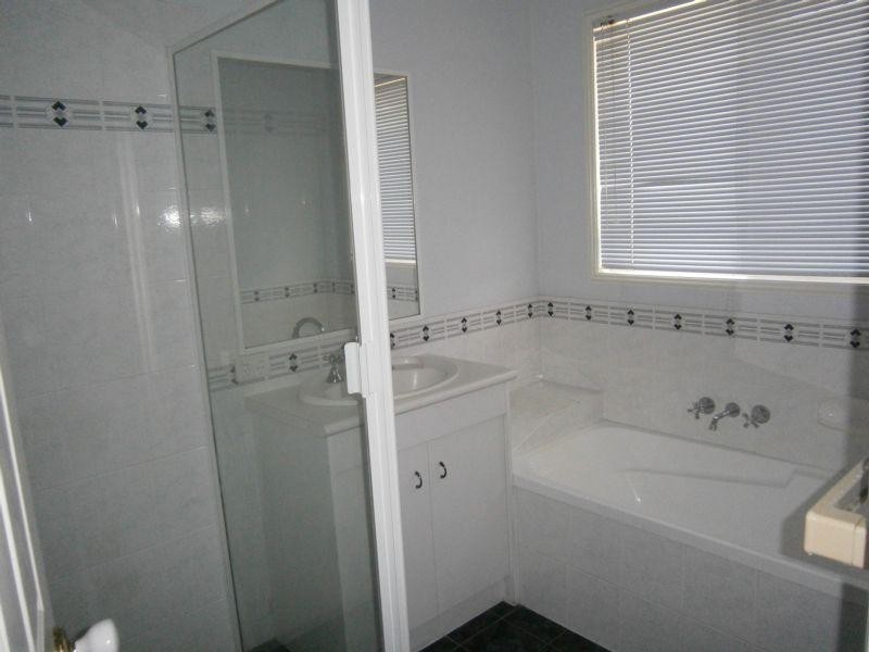 85 Sandalwood Drive, Yamanto QLD 4305