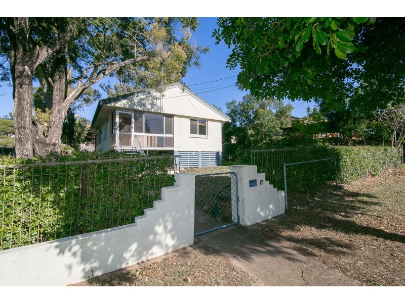 15 Gibbs Street, Riverview QLD 4303