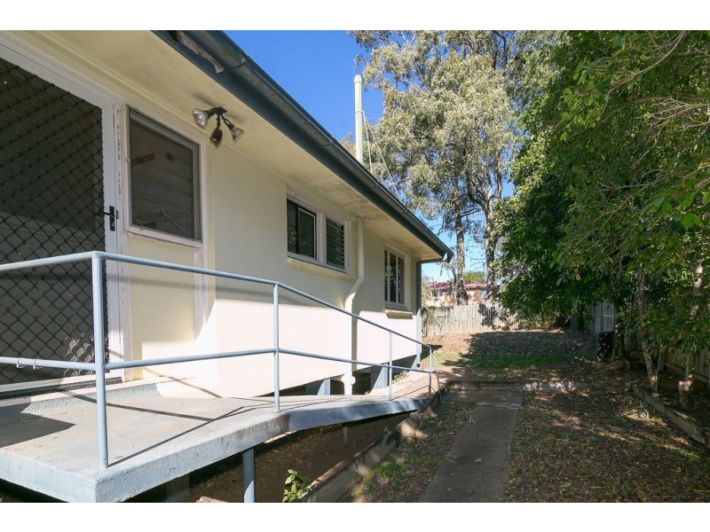 15 Gibbs Street, Riverview QLD 4303