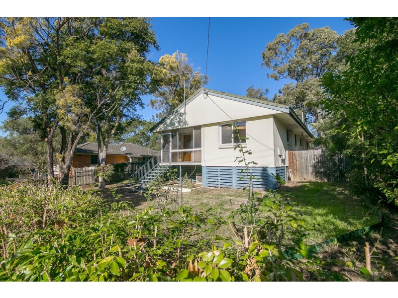 15 Gibbs Street, Riverview QLD 4303