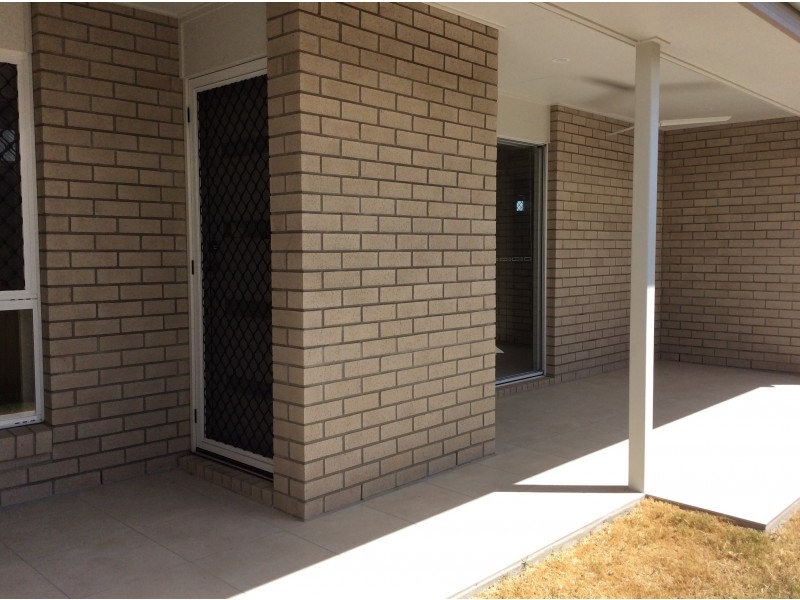 2/4 William Street, Collingwood Park QLD 4301