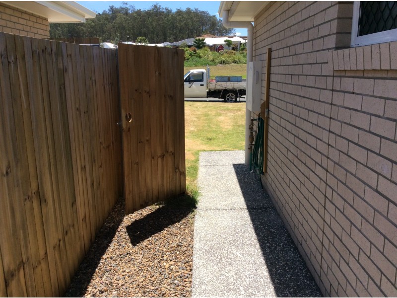 2/4 William Street, Collingwood Park QLD 4301