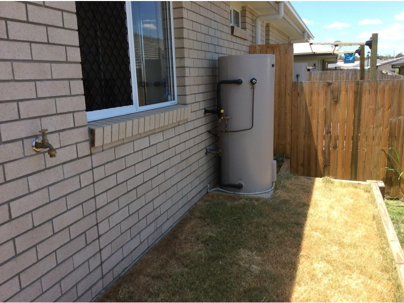 2/4 William Street, Collingwood Park QLD 4301