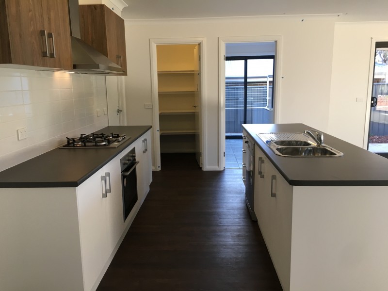 27 Weissel Court, Thurgoona NSW 2640