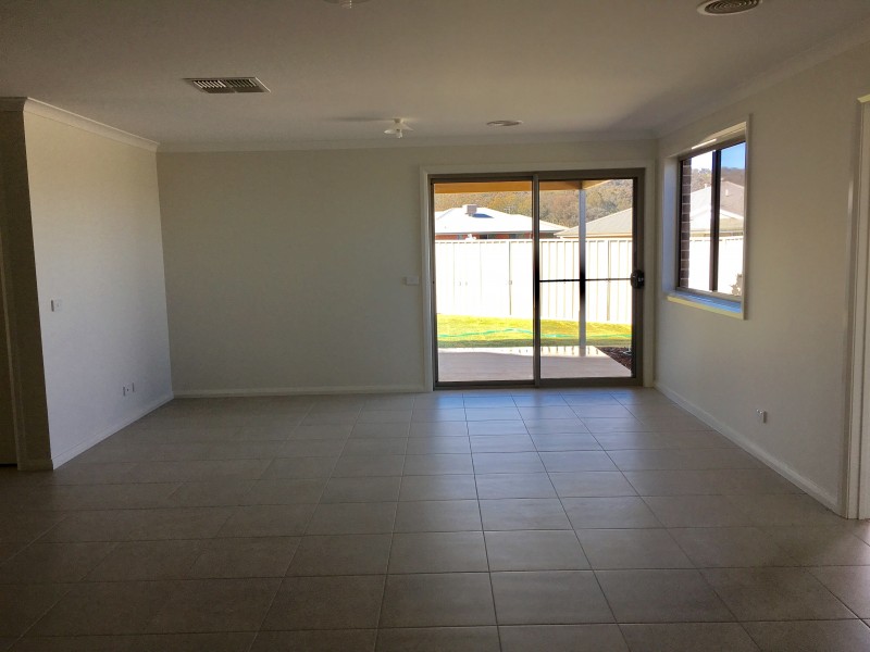 14 Fay Street, Hamilton Valley NSW 2641