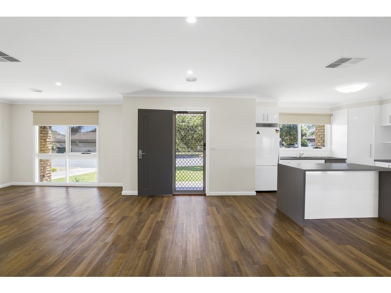 384 Dale Crescent, Lavington NSW 2641