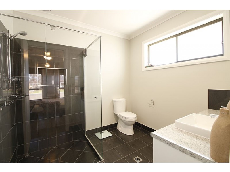 130 Litchfield Drive, Thurgoona NSW 2640