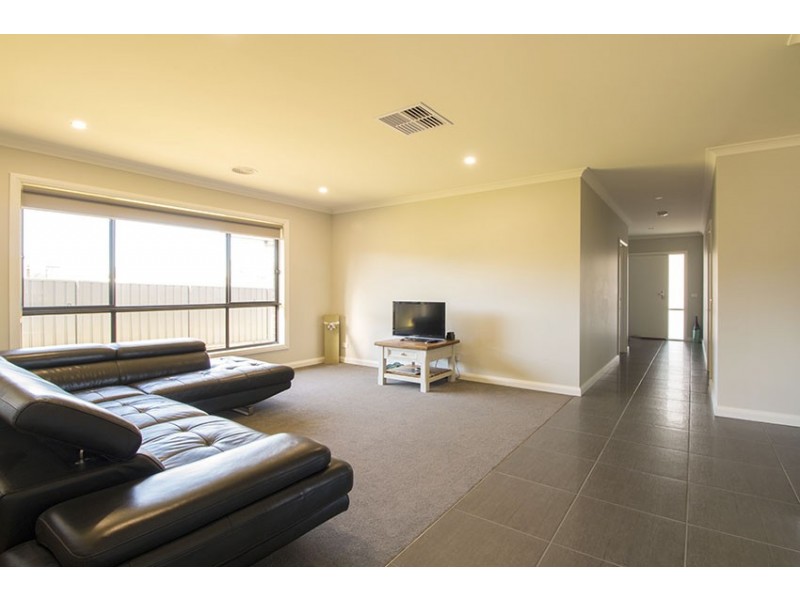 130 Litchfield Drive, Thurgoona NSW 2640